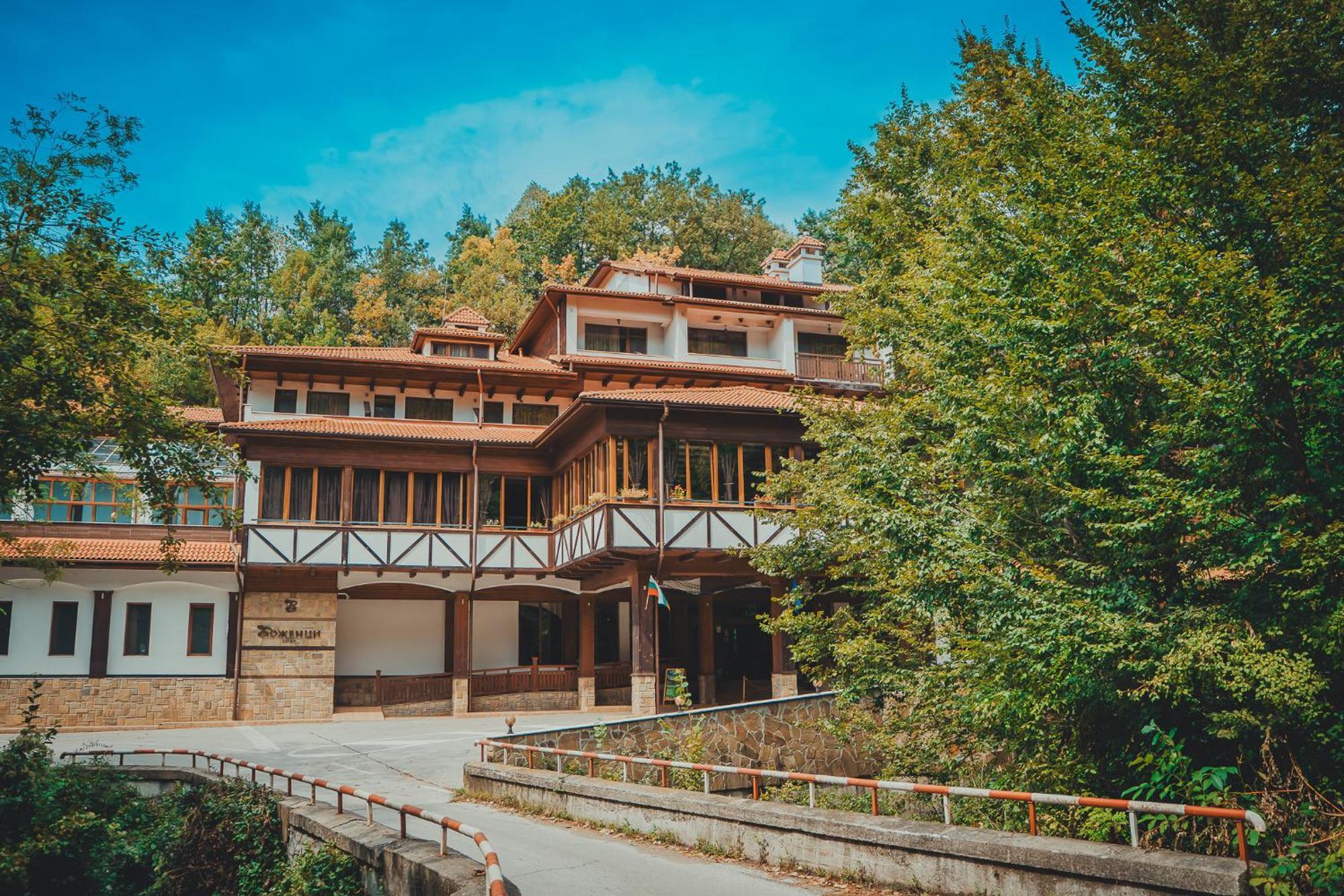 Hotel Bozhentsi Chernevtsi Exterior photo