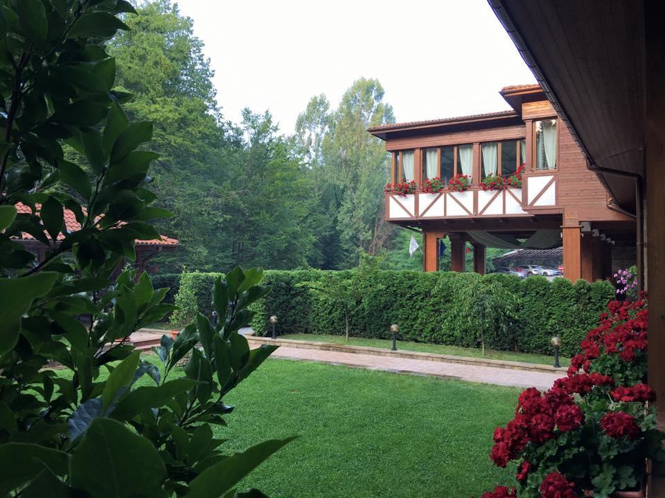 Hotel Bozhentsi Chernevtsi Exterior photo